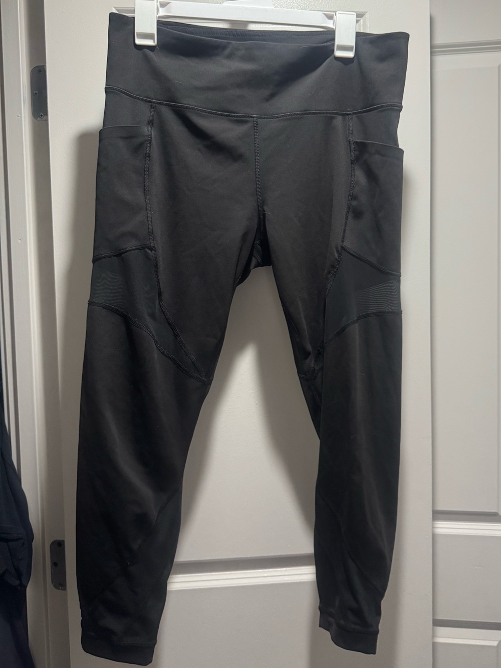 Black Athletic Leggings with Side Pockets and Mesh Design